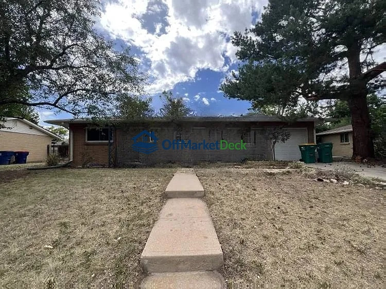 Off-market house in Lakewood, Colorado — 3 beds, 2 baths, $469,000