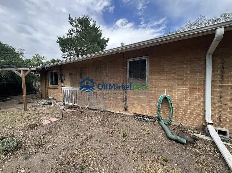 Off-market house in Lakewood, Colorado — 3 beds, 2 baths, $469,000 — photo 5 of 8