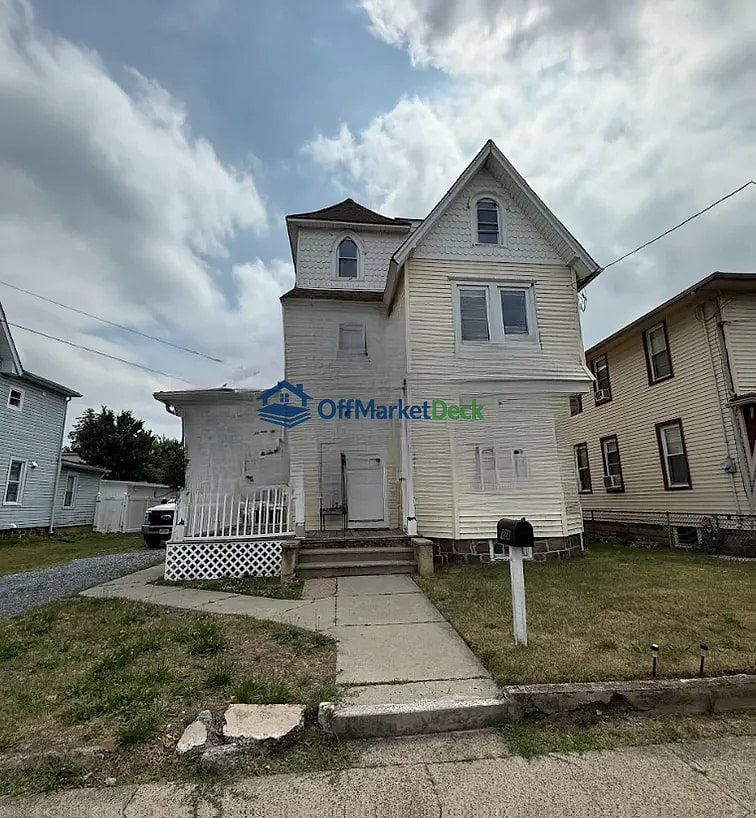 Off-market house in Riverside, New Jersey — 3 beds, 1.5 baths, $255,000