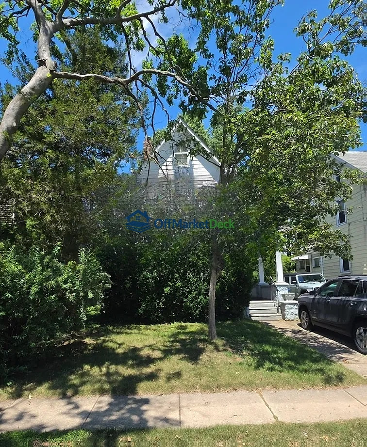 Off-market house in Palmyra, New Jersey — 4 beds, 1 bath, $263,000