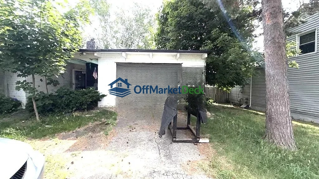Off-market house in Warren, Michigan — 4 beds, 1 bath, $104,900