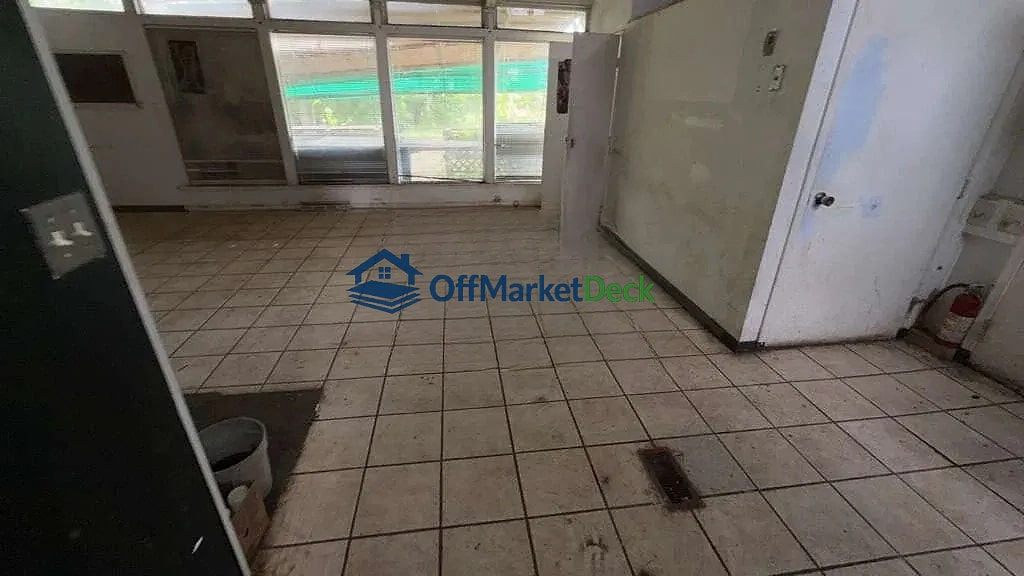 Off-market house in Warren, Michigan — 4 beds, 1 bath, $104,900 — photo 8 of 8