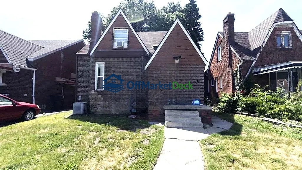 Off-market house in Detroit, Michigan — 3 beds, 1.5 baths, $143,900