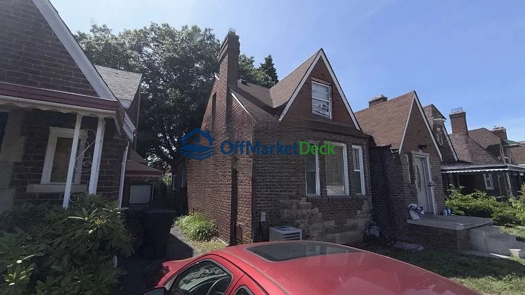 Off-market house in Detroit, Michigan — 3 beds, 1.5 baths, $143,900 — photo 2 of 8