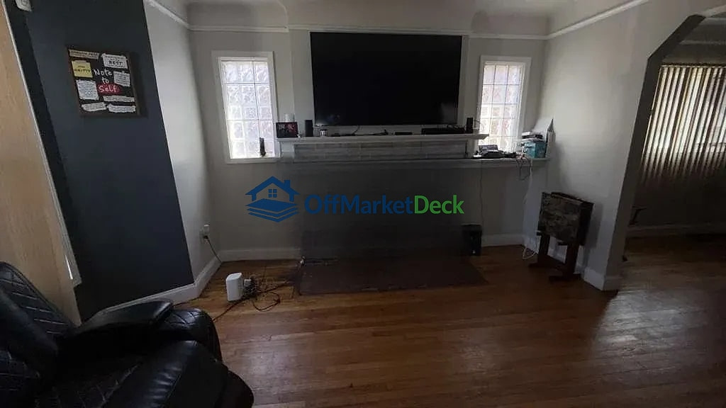 Off-market house in Detroit, Michigan — 3 beds, 1.5 baths, $143,900 — photo 6 of 8