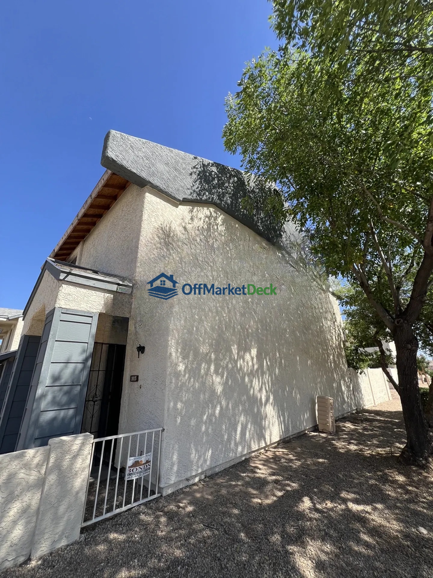 Off-market house in Glendale, Arizona — 3 beds, 2.5 baths, $117,990 — photo 3 of 8