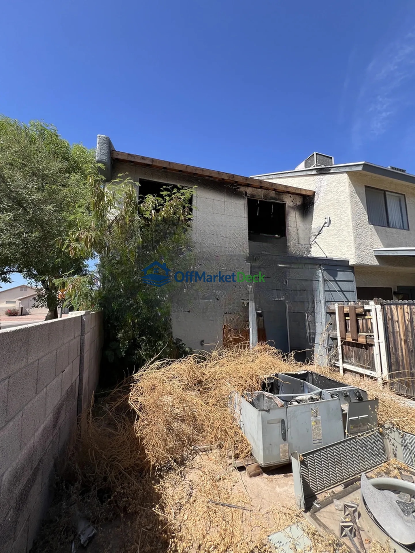 Off-market house in Glendale, Arizona — 3 beds, 2.5 baths, $117,990 — photo 4 of 8