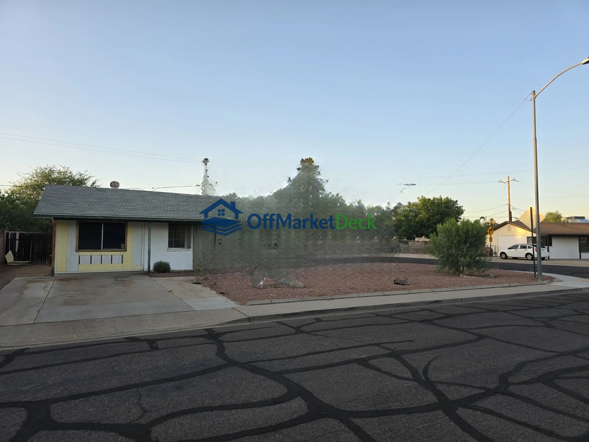 Off-market house in Scottsdale, Arizona — 3 beds, 2 baths, $694,990 — photo 2 of 8