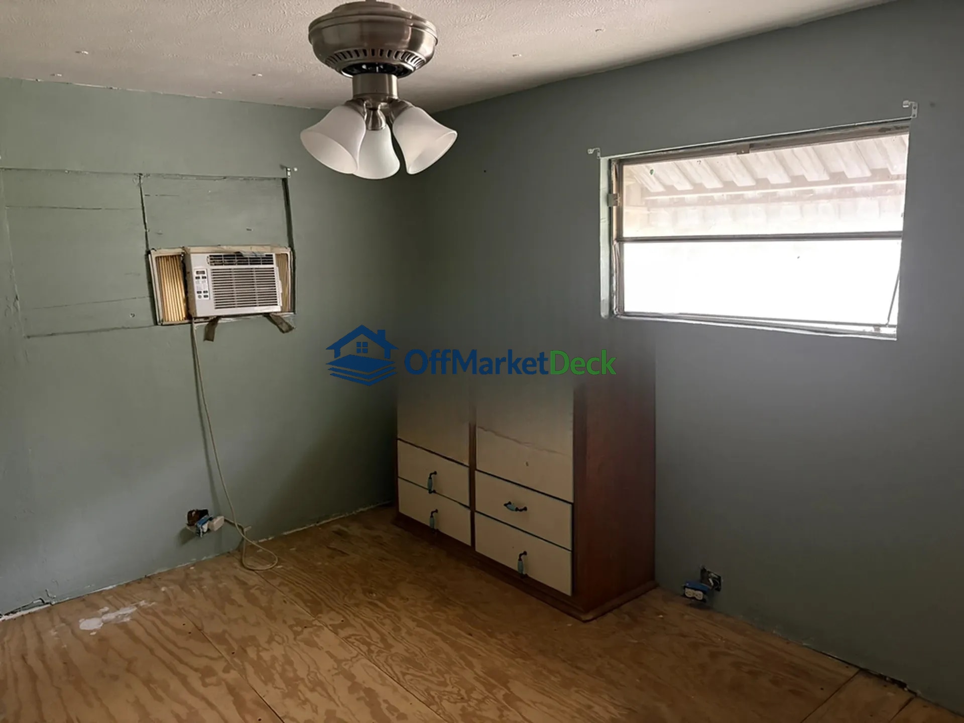 Off-market mobile in Granbury, Texas — 1 bed, 1 bath, $60,000 — photo 7 of 8