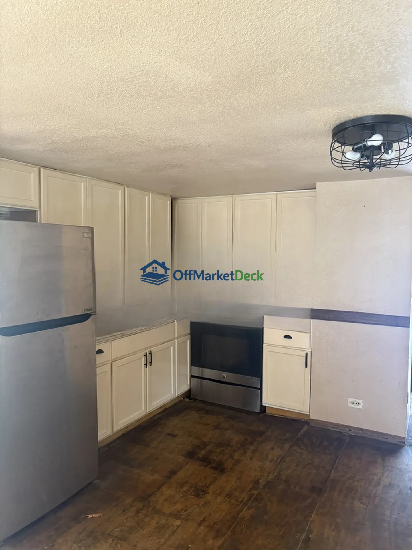 Off-market mobile in Granbury, Texas — 1 bed, 1 bath, $60,000 — photo 3 of 8