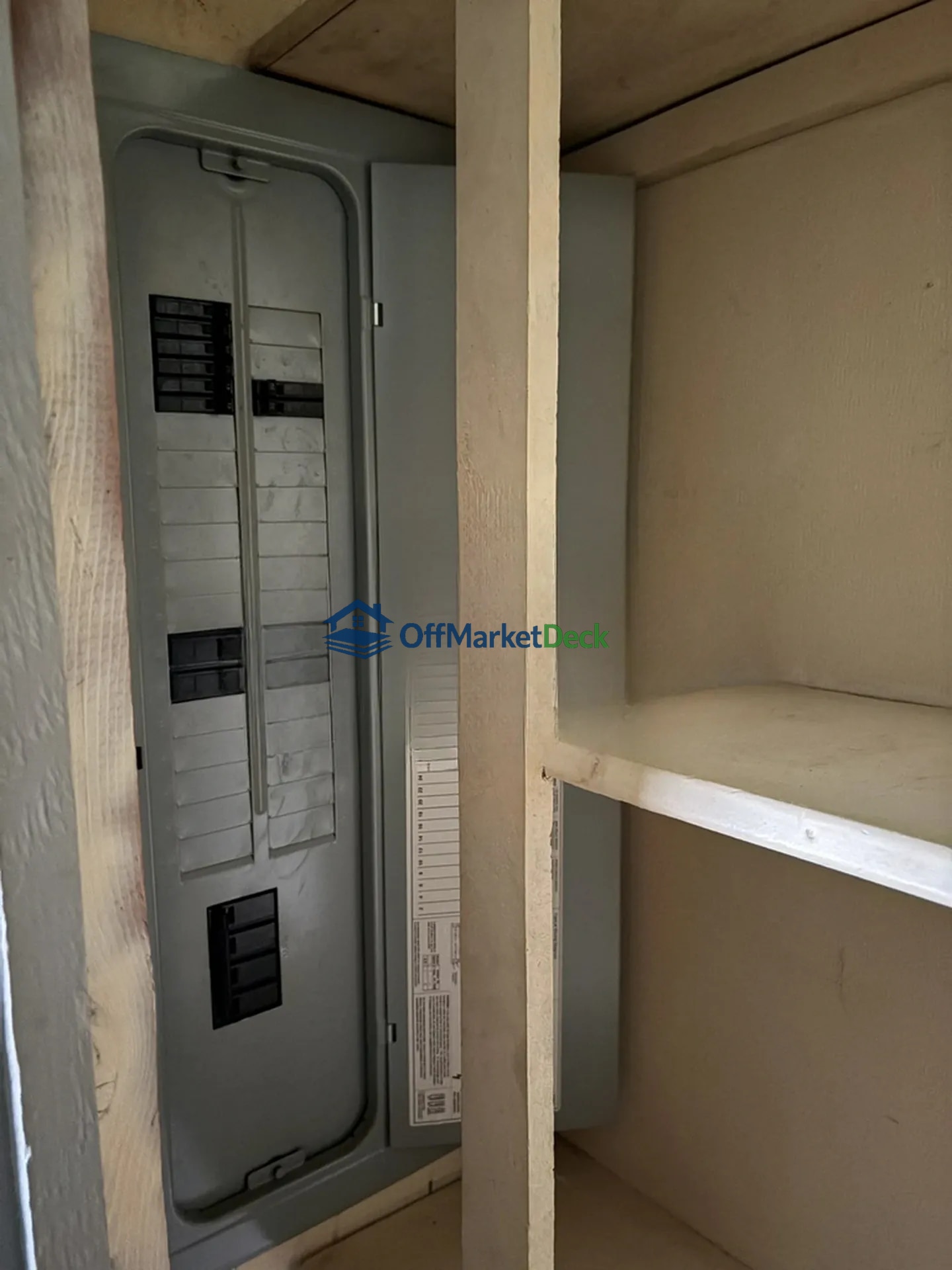 Off-market mobile in Granbury, Texas — 1 bed, 1 bath, $60,000 — photo 6 of 8