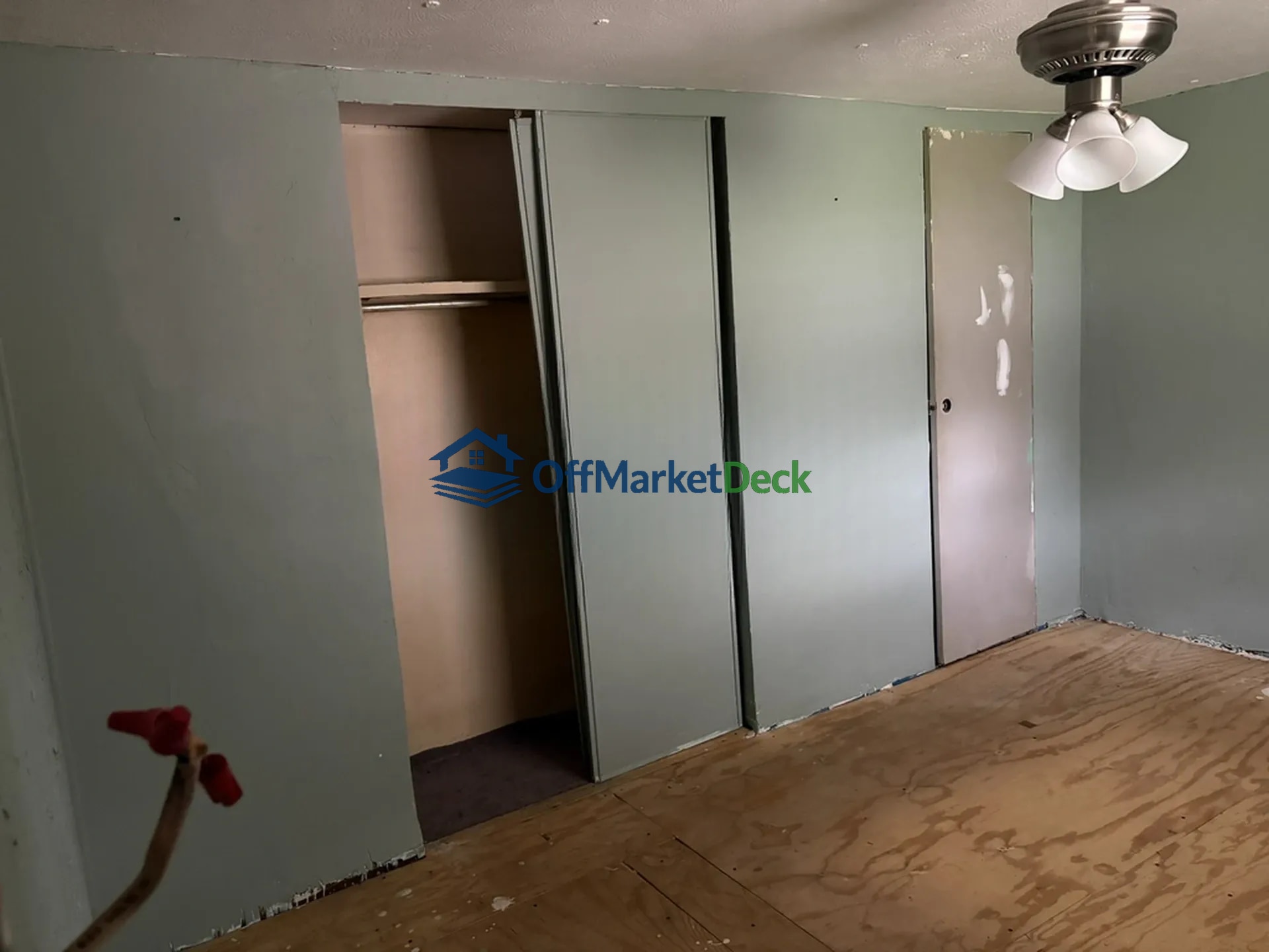 Off-market mobile in Granbury, Texas — 1 bed, 1 bath, $60,000 — photo 5 of 8