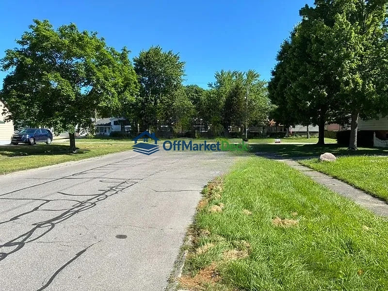 Off-market house in Elyria, Ohio — 3 beds, 1.5 baths, $144,900 — photo 6 of 8