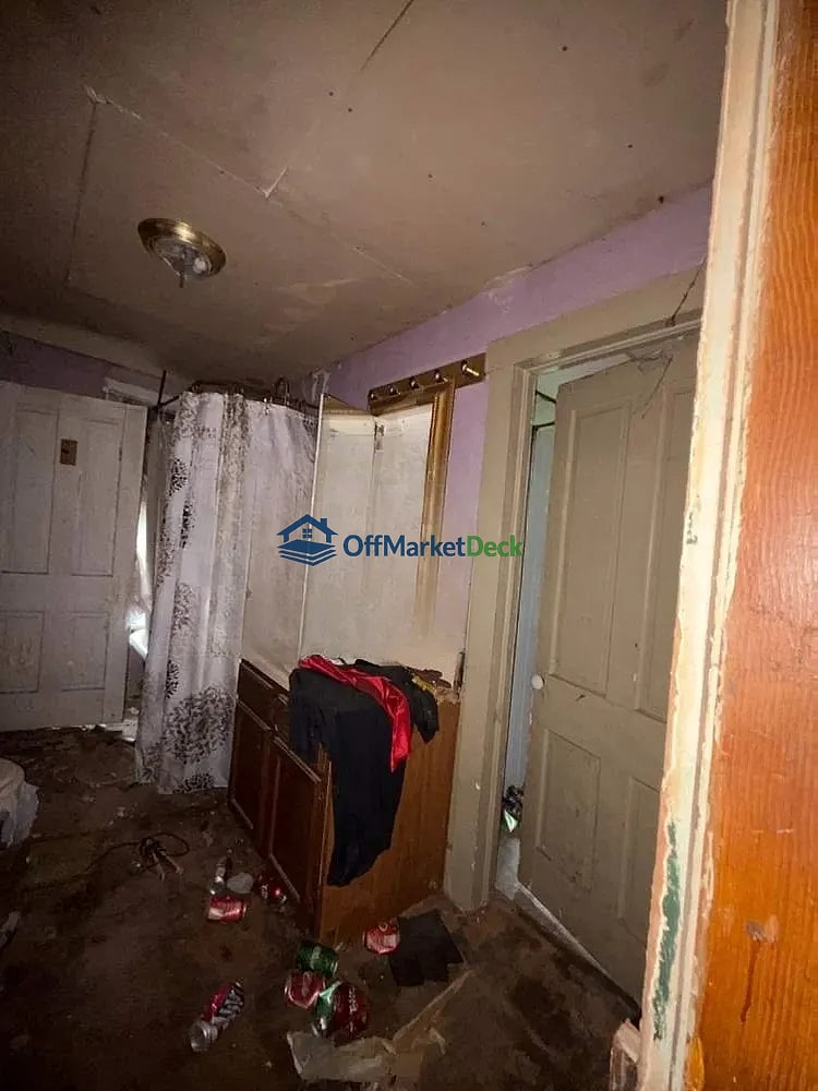 Off-market house in Lonaconing, Maryland — 3 beds, 1 bath, $27,050 — photo 5 of 8