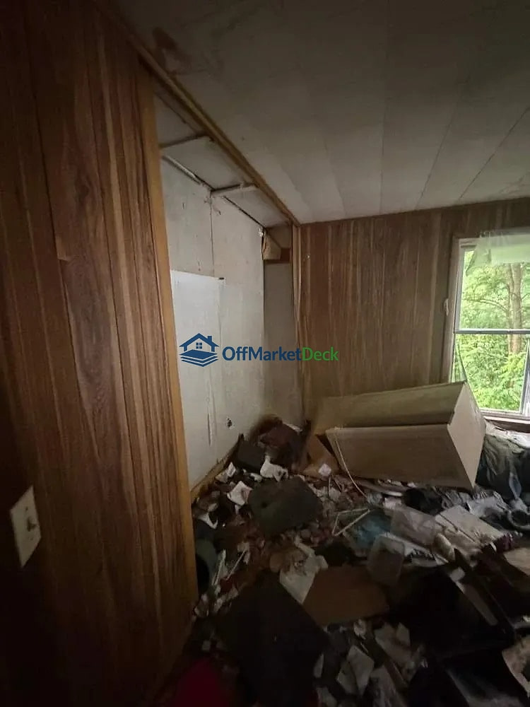 Off-market house in Lonaconing, Maryland — 3 beds, 1 bath, $27,050 — photo 6 of 8