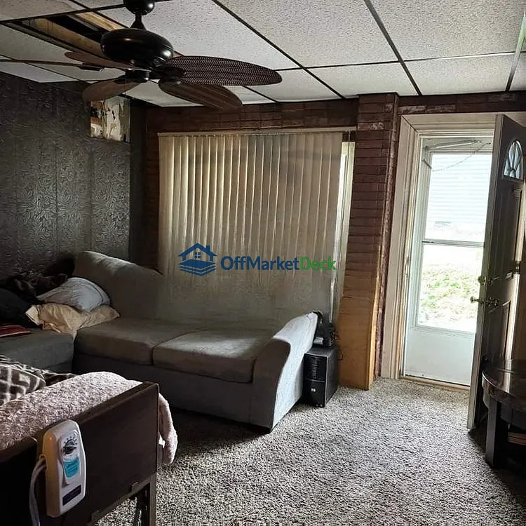 Off-market house in Donora, Pennsylvania — 3 beds, 1 bath, $83,900 — photo 5 of 8