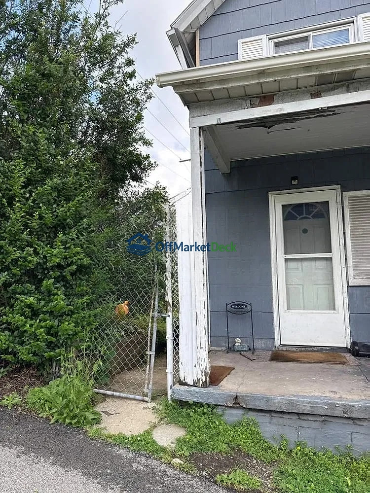 Off-market house in Donora, Pennsylvania — 3 beds, 1 bath, $83,900 — photo 4 of 8