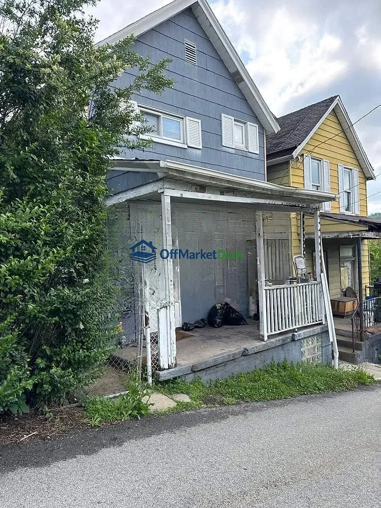 Off-market house in Donora, Pennsylvania — 3 beds, 1 bath, $83,900 — photo 2 of 8