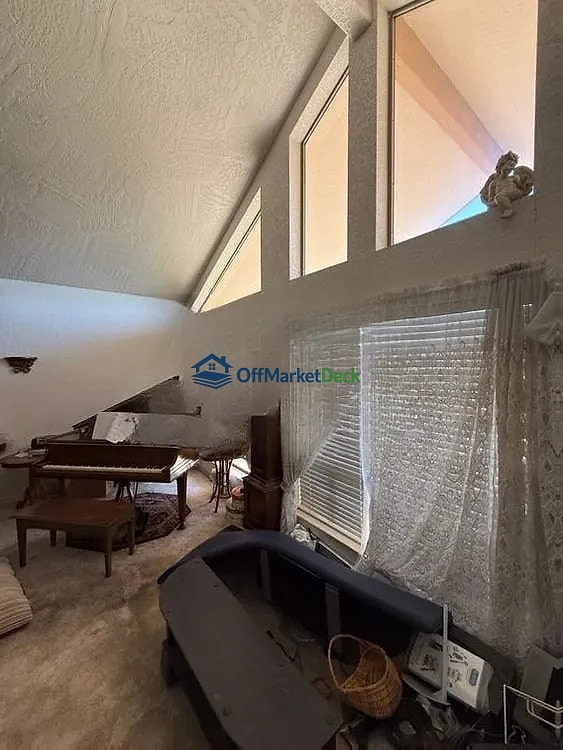 Off-market house in Clarkdale, Arizona — 3 beds, 2 baths, $360,000 — photo 7 of 8