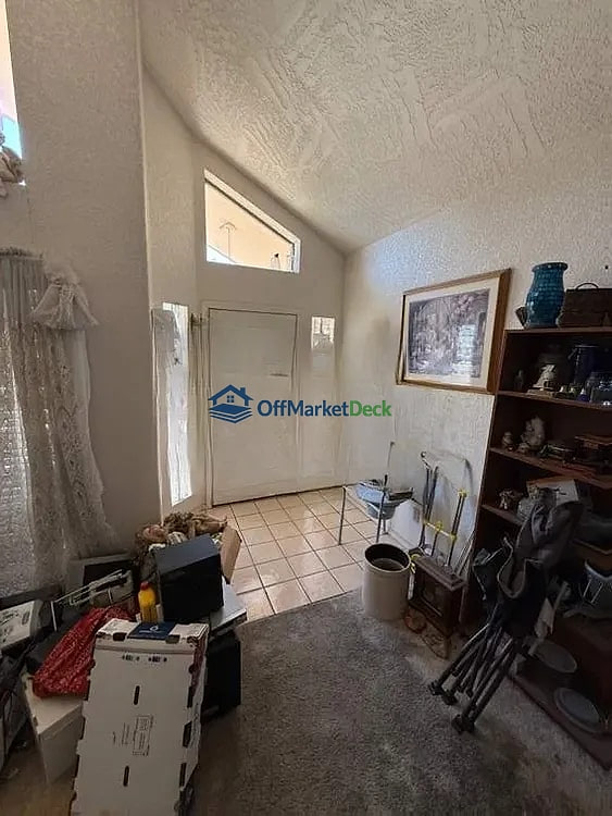 Off-market house in Clarkdale, Arizona — 3 beds, 2 baths, $360,000 — photo 5 of 8