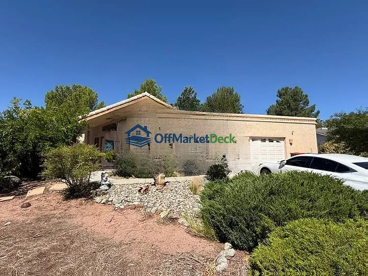 Off-market house in Clarkdale, Arizona — 3 beds, 2 baths, $360,000 — photo 2 of 8