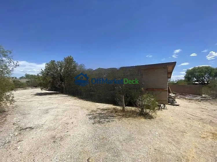 Off-market house in Tucson, Arizona — 4 beds, 2 baths, $365,000 — photo 3 of 8