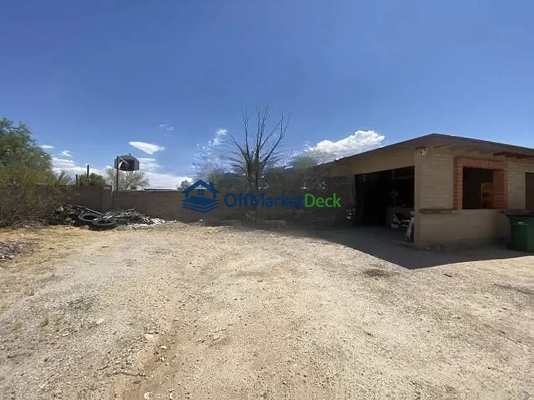 Off-market house in Tucson, Arizona — 4 beds, 2 baths, $365,000 — photo 5 of 8