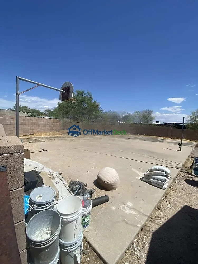 Off-market house in Tucson, Arizona — 4 beds, 2 baths, $365,000 — photo 7 of 8
