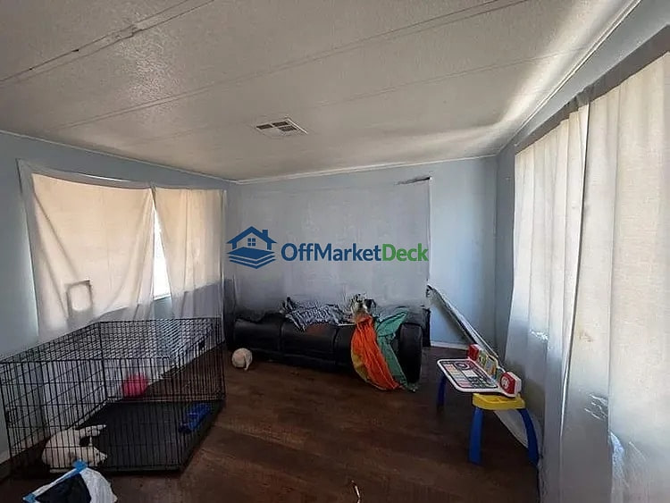 Off-market house in Tempe, Arizona — 3 beds, 1 bath, $19,900 — photo 4 of 8