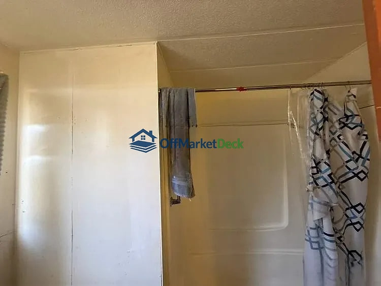 Off-market house in Tempe, Arizona — 3 beds, 1 bath, $19,900 — photo 7 of 8