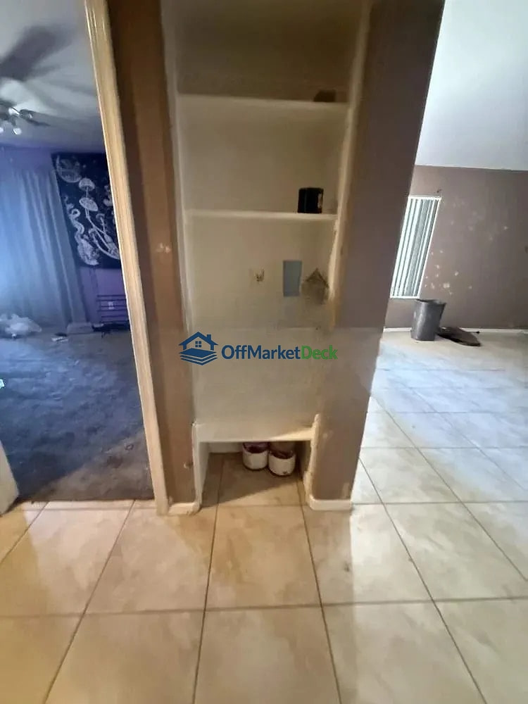 Off-market house in Mesa, Arizona — 3 beds, 2 baths, $344,900 — photo 5 of 8