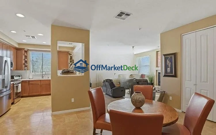 Off-market house in Scottsdale, Arizona — 2 beds, 2 baths, $424,900 — photo 5 of 8