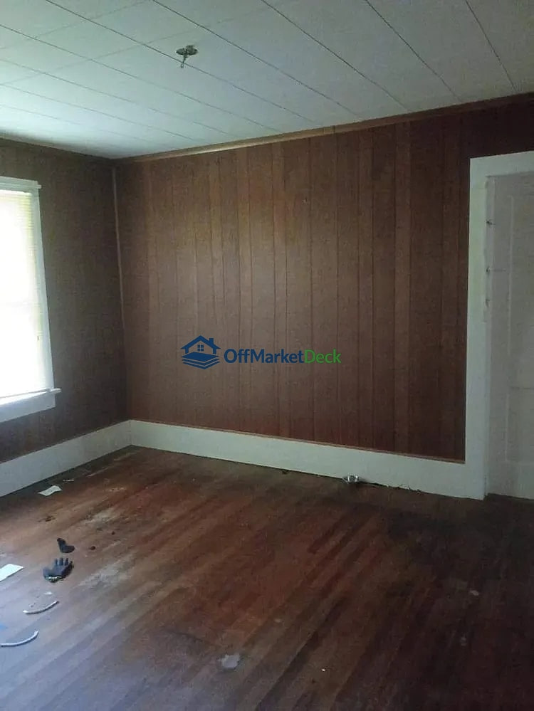Off-market house in Sheffield, Alabama — 3 beds, 1 bath, $82,200 — photo 7 of 8