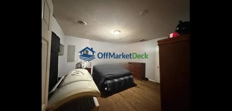 Off-market house in Elizabethton, Tennessee — 3 beds, 1 bath, $93,500 — photo 3 of 8