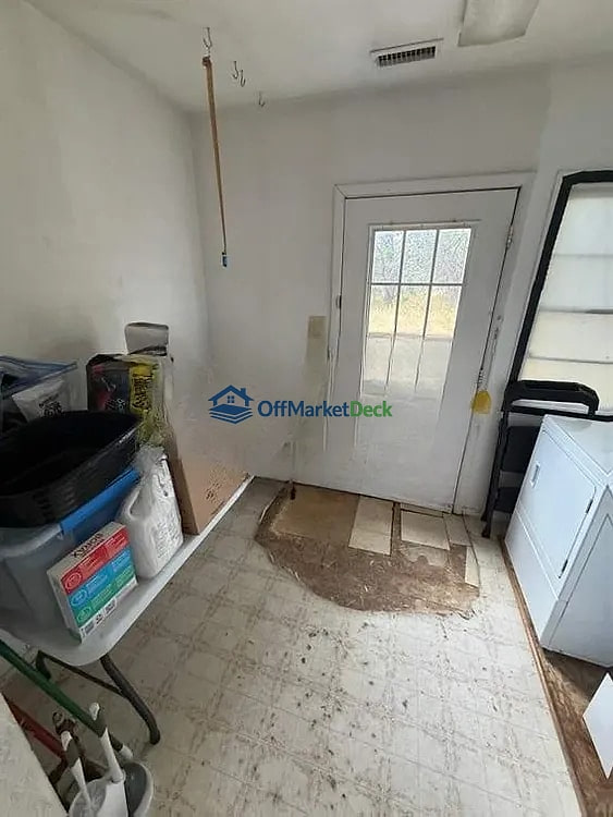 Off-market house in Flagstaff, Arizona — 2 beds, 1 bath, $329,900 — photo 6 of 8