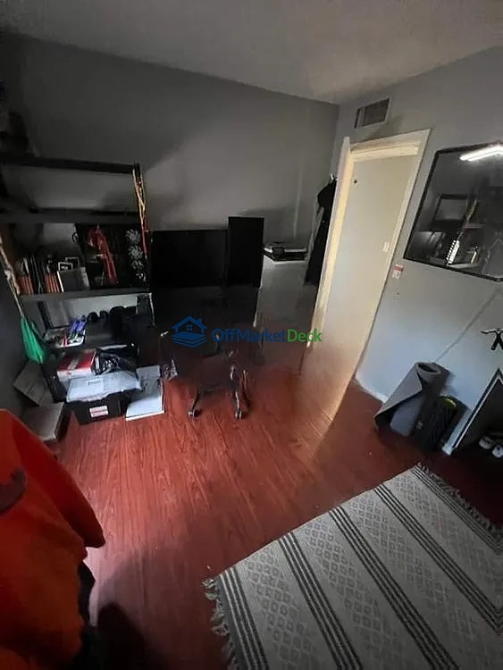 Off-market house in Glendale, Arizona — 3 beds, 2 baths, $292,990 — photo 5 of 8