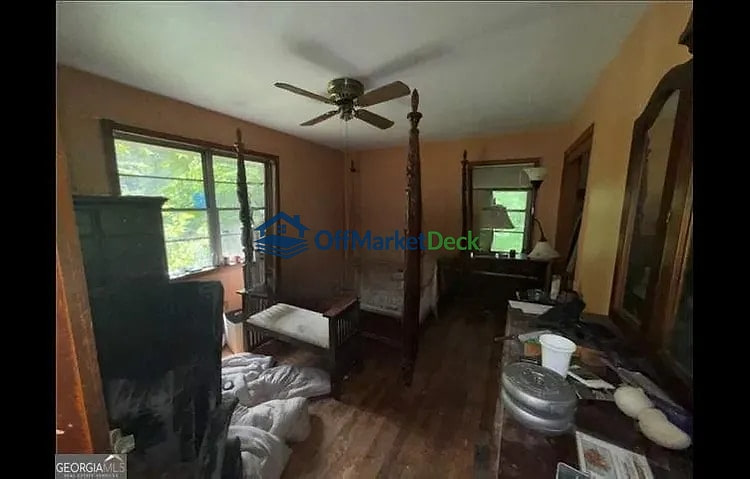 Off-market house in Atlanta, Georgia — 4 beds, 2 baths, $153,000 — photo 8 of 8