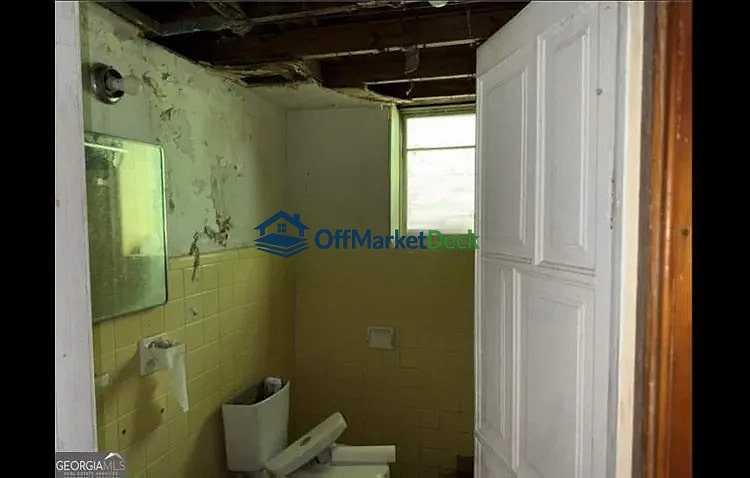 Off-market house in Atlanta, Georgia — 4 beds, 2 baths, $153,000 — photo 5 of 8
