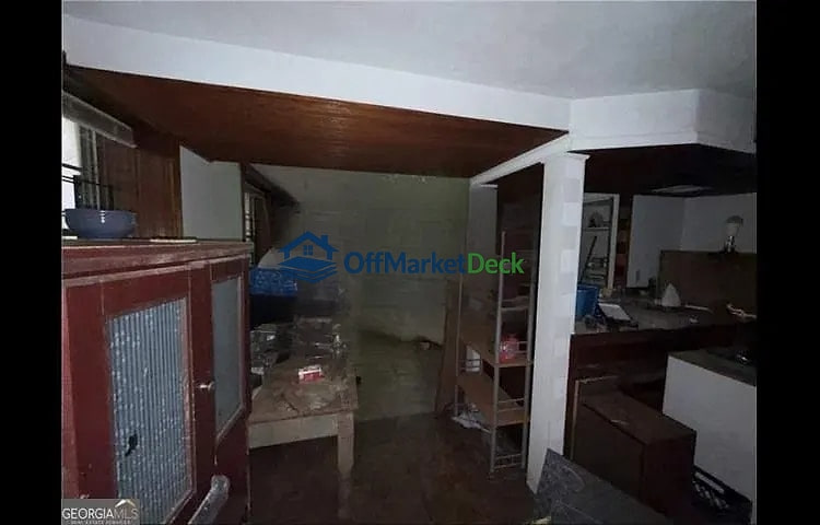 Off-market house in Atlanta, Georgia — 4 beds, 2 baths, $153,000 — photo 2 of 8