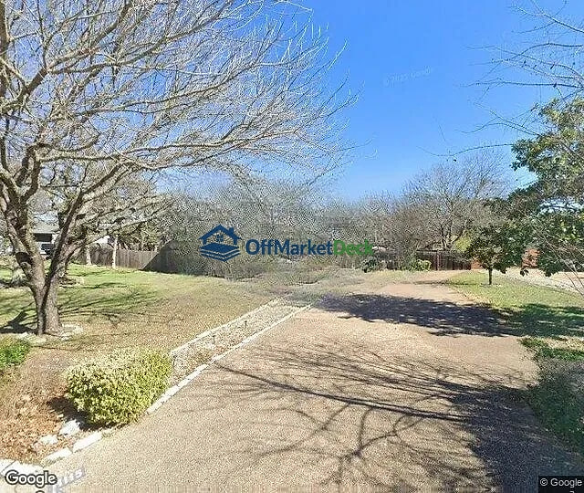 Off-market house in Austin, Texas — 4 beds, 3 baths, $731,000 — photo 3 of 3