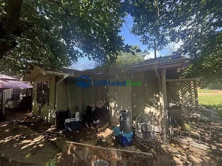 Off-market house in Clinton, Mississippi — 3 beds, 2 baths, $150,000 — photo 6 of 8
