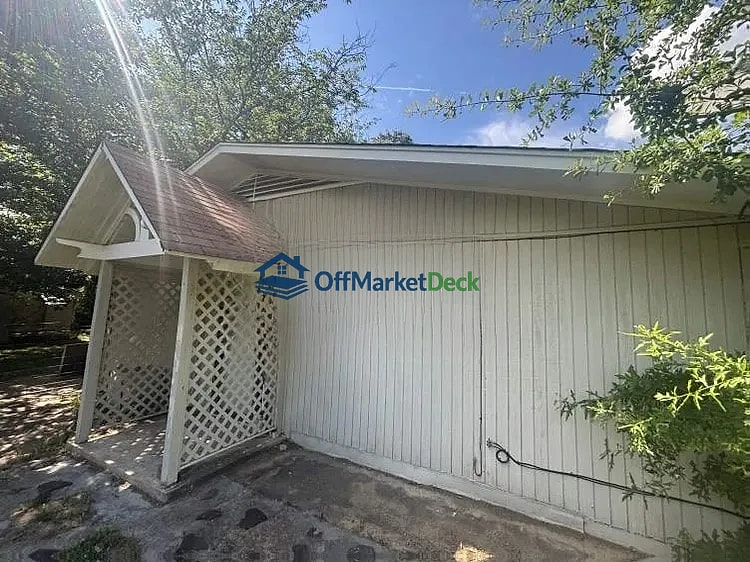 Off-market house in Clinton, Mississippi — 3 beds, 2 baths, $150,000 — photo 4 of 8