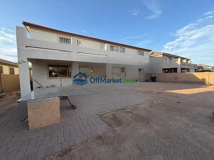 Off-market house in Surprise, Arizona — 5 beds, 3 baths, $449,900 — photo 5 of 8