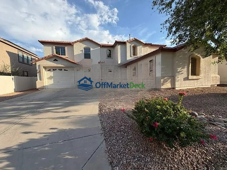 Off-market house in Surprise, Arizona — 5 beds, 3 baths, $449,900 — photo 4 of 8
