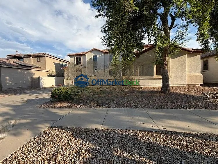 Off-market house in Surprise, Arizona — 5 beds, 3 baths, $449,900 — photo 2 of 8