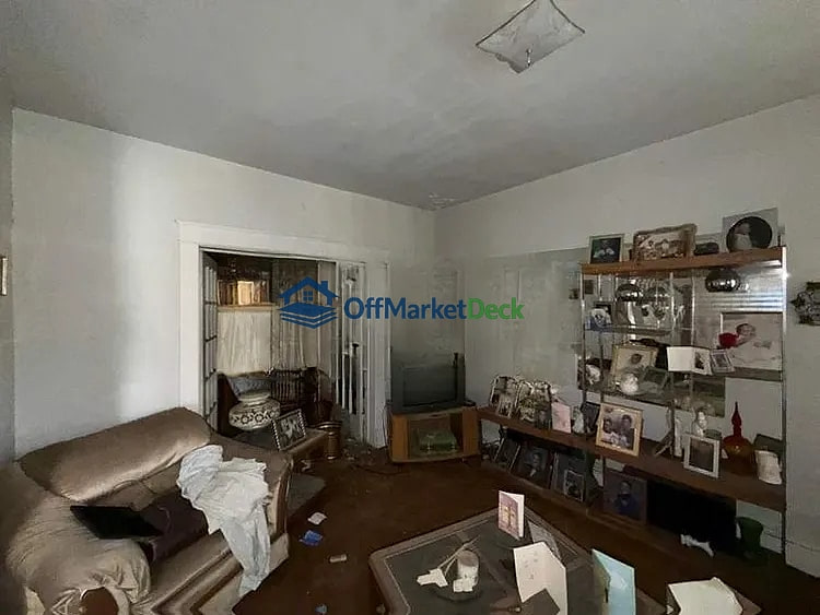 Off-market house in Baltimore, Maryland — 4 beds, 1 bath, $75,000 — photo 6 of 8