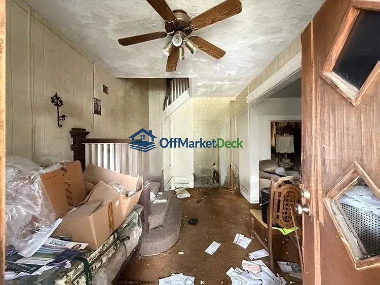 Off-market house in Baltimore, Maryland — 4 beds, 1 bath, $75,000 — photo 5 of 8