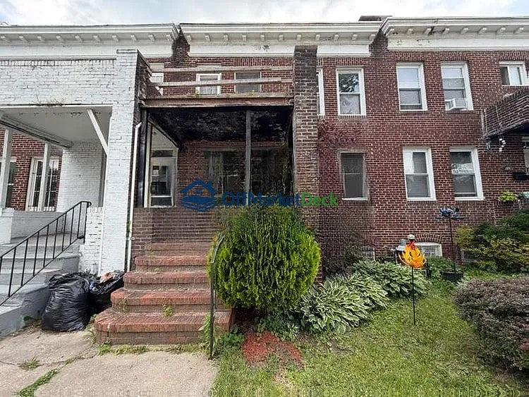 Off-market house in Baltimore, Maryland — 4 beds, 1 bath, $75,000 — photo 2 of 8