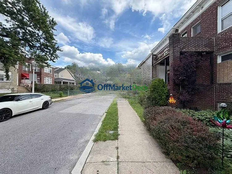 Off-market house in Baltimore, Maryland — 4 beds, 1 bath, $75,000 — photo 3 of 8