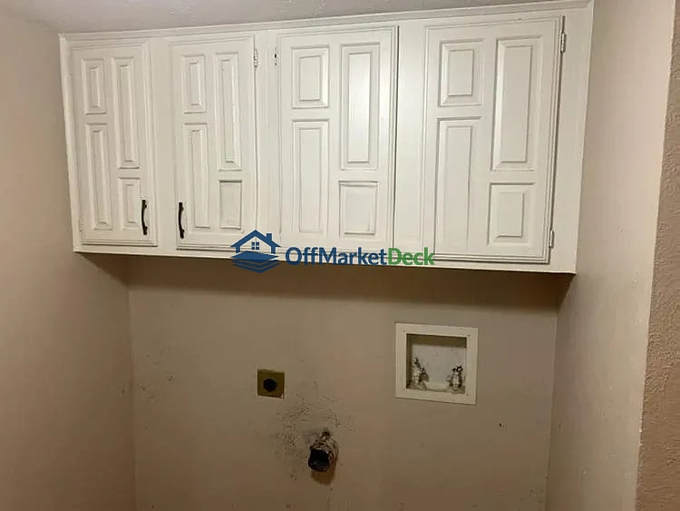 Off-market house in Fort Worth, Texas — 3 beds, 2 baths, $199,000 — photo 6 of 8